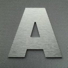 Børstet metal bogstav ARIAL BLACK