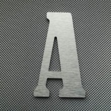 Børstet metal bogstav BERNARD CONDENSED