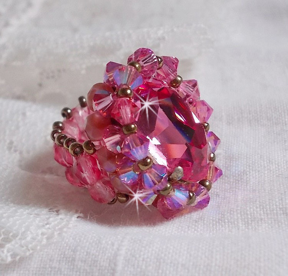 Rose Royale ring med facetter og en Swarovski krystal cabochon