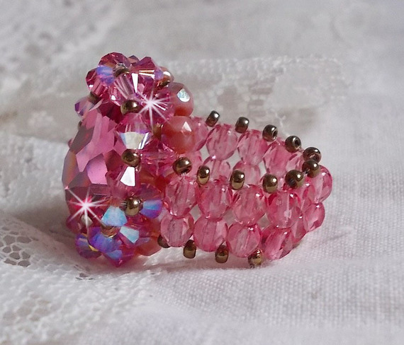 Rose Royale ring med facetter og en Swarovski krystal cabochon