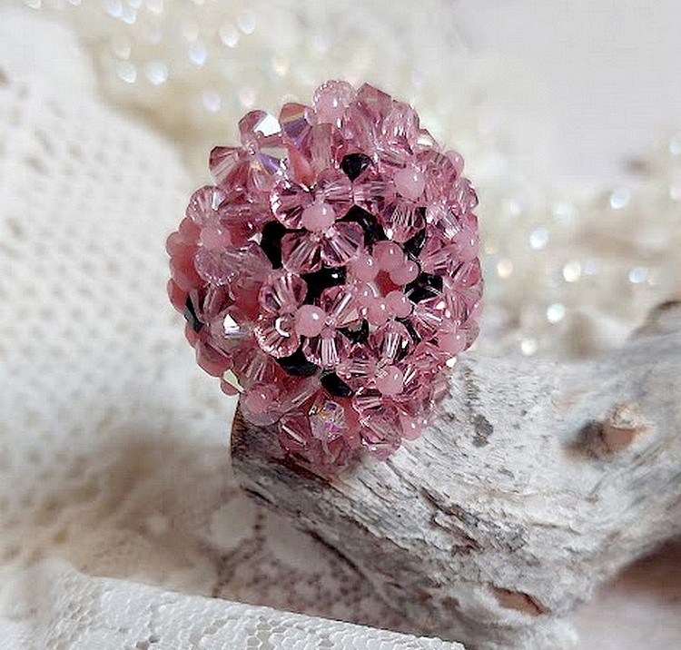 Anemone ring med facetter og tupies i Swarovski krystal