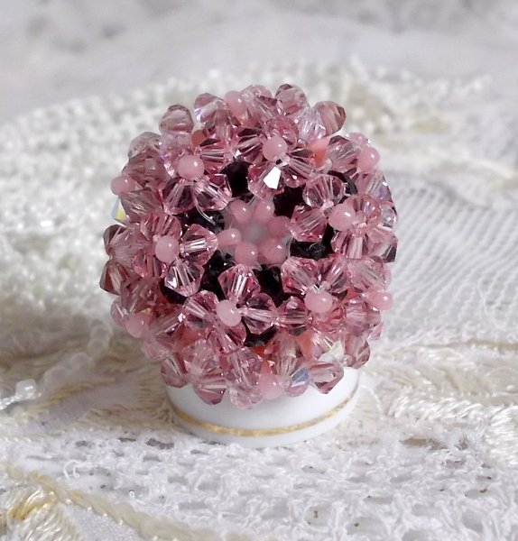 Anemone ring med facetter og tupies i Swarovski krystal