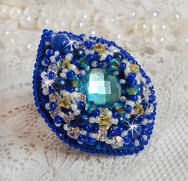 Blue Palace ring, et autentisk design med bl&aring; fr&oslash;perler og Swarovski krystaller