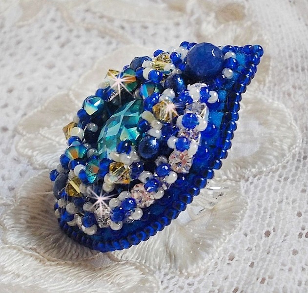 Blue Palace ring, et autentisk design med bl&aring; fr&oslash;perler og Swarovski krystaller