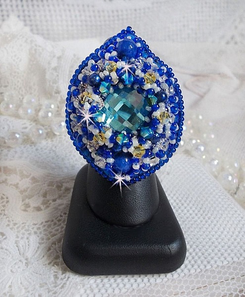 Blue Palace ring, et autentisk design med bl&aring; fr&oslash;perler og Swarovski krystaller