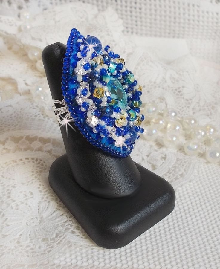 Blue Palace ring, et autentisk design med blå frøperler og Swarovski krystaller