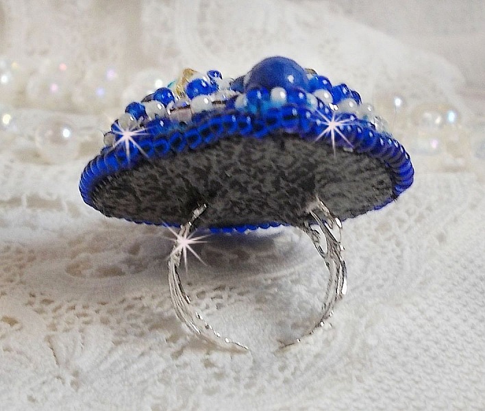 Blue Palace ring, et autentisk design med bl&aring; fr&oslash;perler og Swarovski krystaller