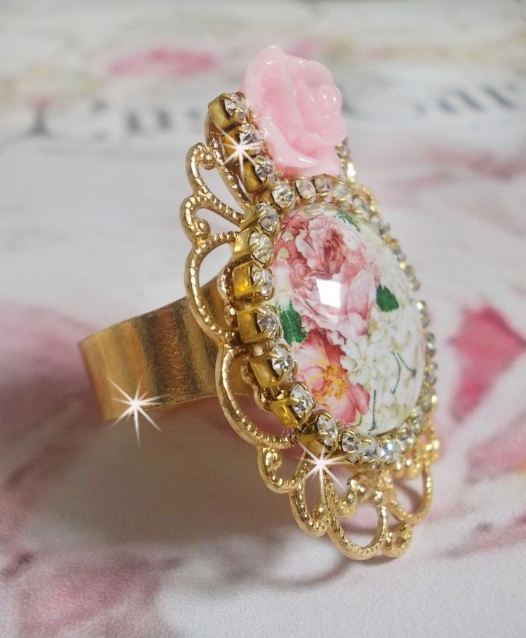 Bouquet Valentine ring med en rose cabochon, en rose i harpiks og en Swarovski krystal kæde