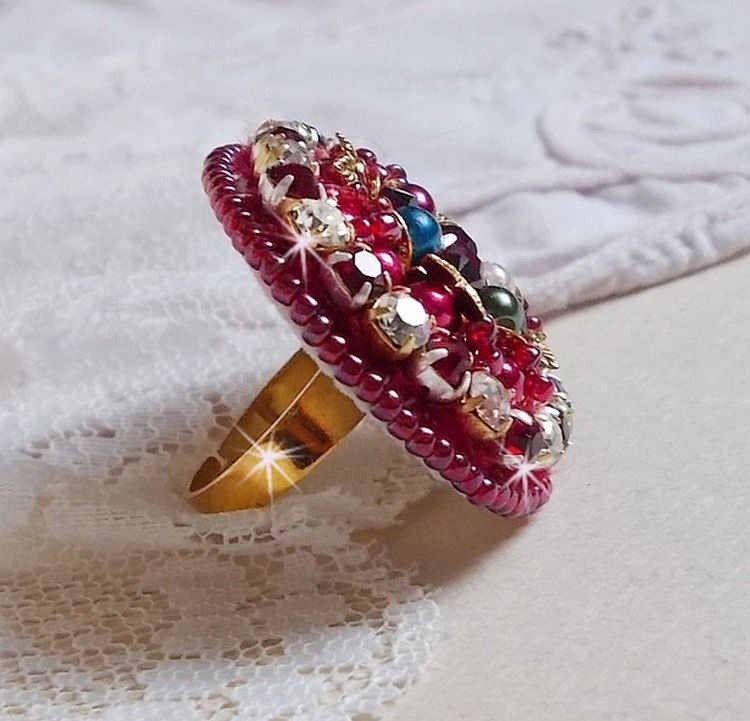 Bague Enchantement d'Automne avec des perles nacrées rouges et des cristaux