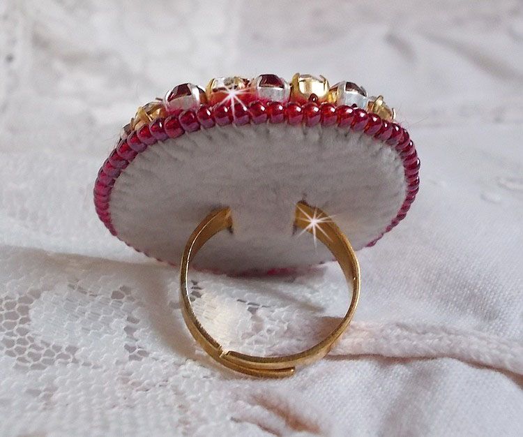 Bague Enchantement d'Automne avec des perles nacrées rouges et des cristaux