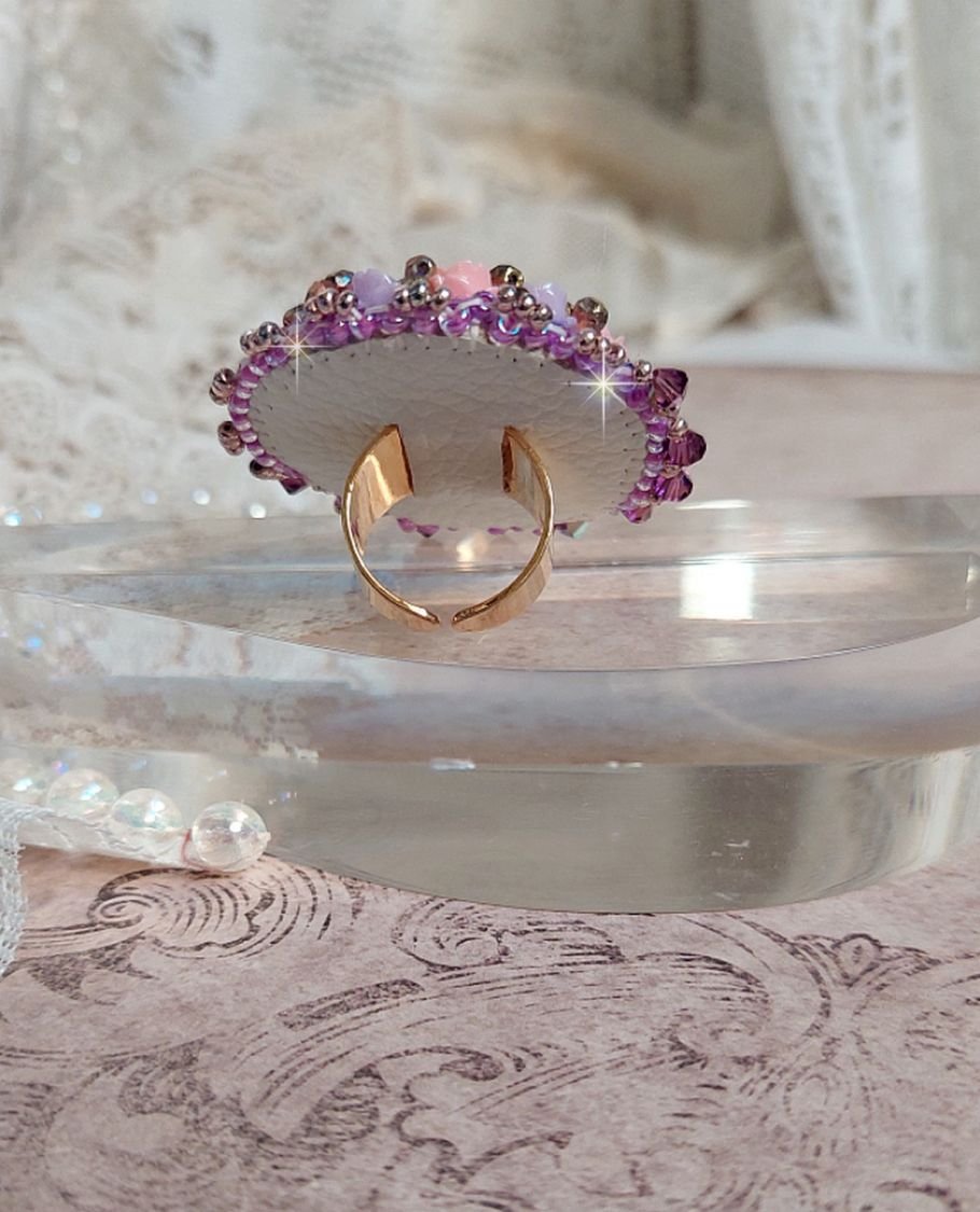 Glace Purple Ring broderet med Swarovski-krystaller og harpiksroser