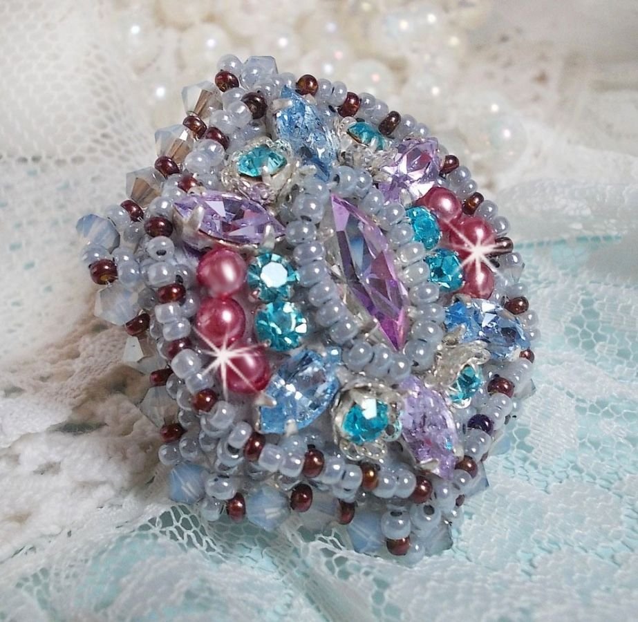 Mademoiselle Bluse ring broderet med Swarovski krystaller og smukke perler af kvalitet