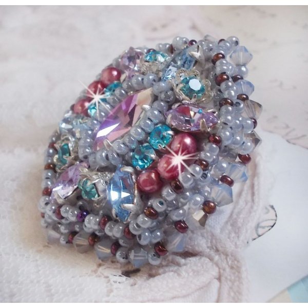 Mademoiselle Bluse ring broderet med Swarovski krystaller og smukke perler af kvalitet