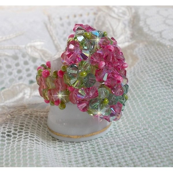 Miss Lady ring med facetter og snurrende toppe i Swarovski krystal