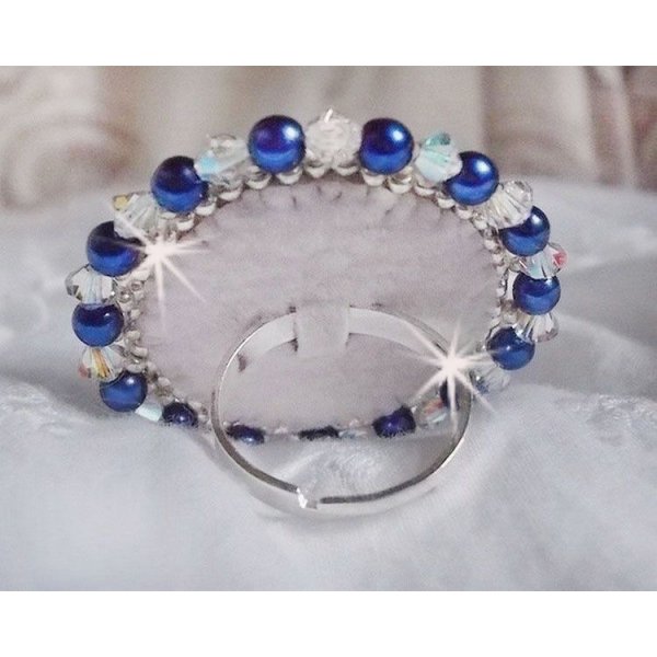 Blue Nile ring broderet med lapis lazuli og Swarovski krystaller