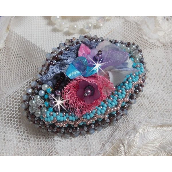 Mademoiselle Bluse Haute-Couture h&aring;rsp&aelig;nde broderet med perlegr&aring; blonder, runde perler, Luciteblomster og fr&oslash;perler