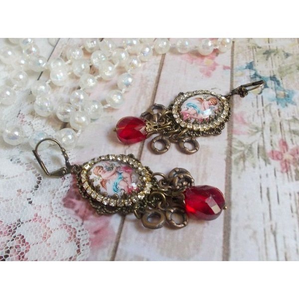 BO Petit Ange skabt med forst&oslash;rrende Angel cabochons, krystaller, charms og glasperler