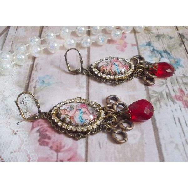 BO Petit Ange skabt med forst&oslash;rrende Angel cabochons, krystaller, charms og glasperler