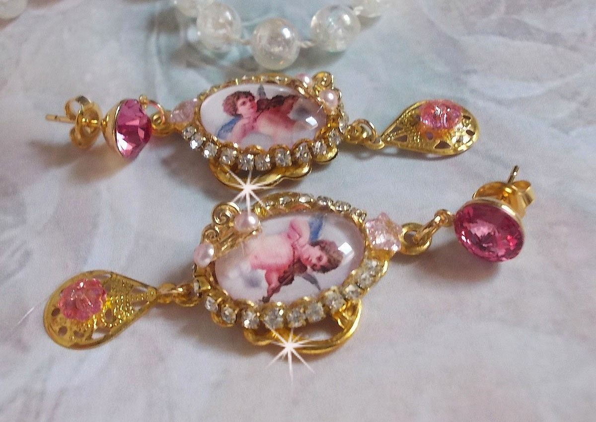 BO Musical Angels skabt med PureCrystal cabochons, lupcabochons, stempler og pink zirkoner, 