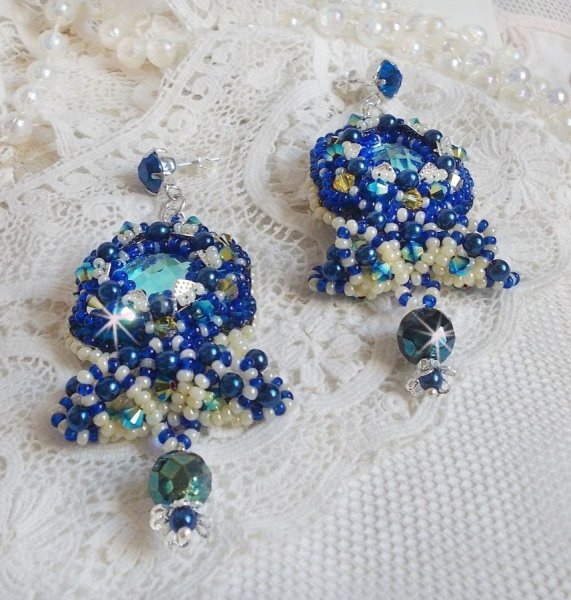 BO Blue Palace Haute-Couture broderet med Swarovski-krystaller, perleperler, filigranstempler og 925/1000 s&oslash;lv cabochonholdere