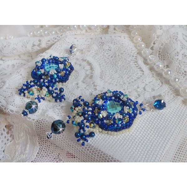 BO Blue Palace Haute-Couture broderet med Swarovski-krystaller, perleperler, filigranstempler og 925/1000 s&oslash;lv cabochonholdere