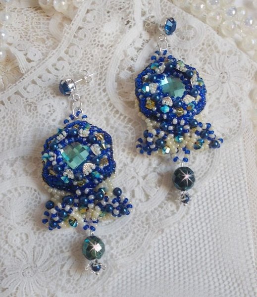 BO Blue Palace Haute-Couture broderet med Swarovski-krystaller, perleperler, filigranstempler og 925/1000 s&oslash;lv cabochonholdere