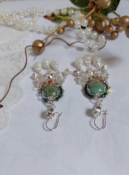 BO Blush Light green mont&eacute;es avec cabochons, estampes, breloques, perles Cristal Swarovski