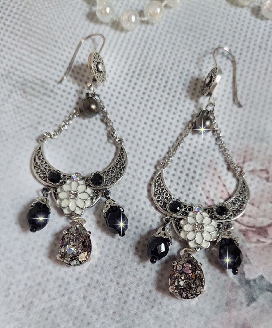 BO Bohochic argentées et Noir crées avec des cabochons poire en cristal, breloque époxy, poires en verre sur des crochets d'oreilles en argent 925