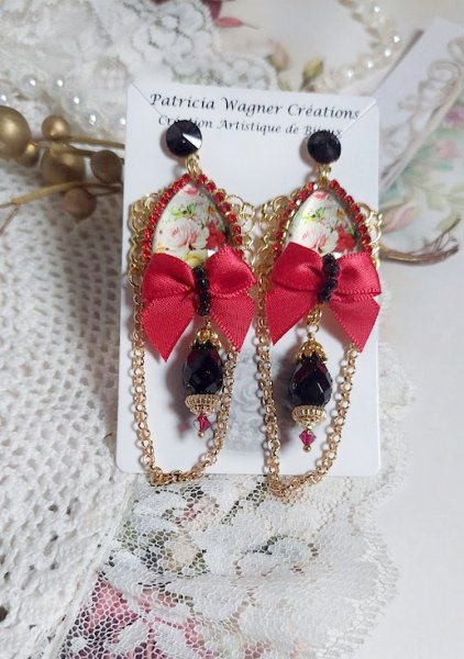 BO Bonheur mont&eacute;es avec cabochons poires, n&oelig;ud satin, cha&icirc;ne strass, gouttes et cristal Swarovski