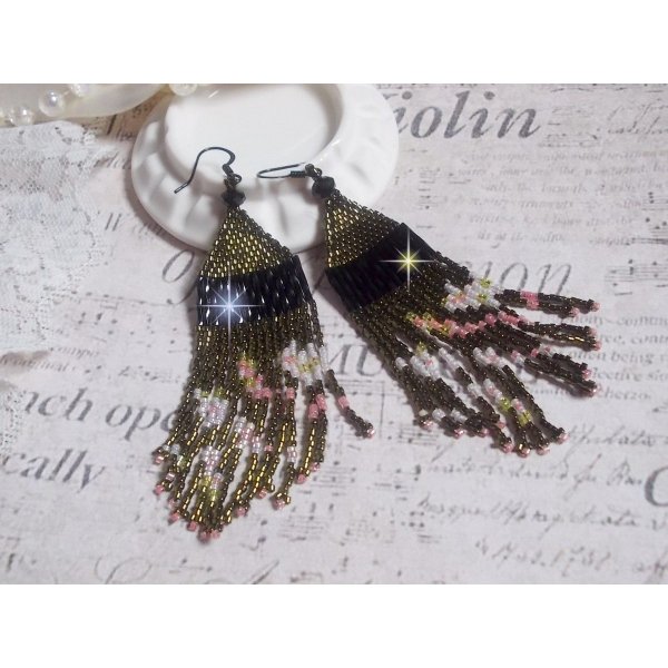 BO Champ&ecirc;tre mont&eacute;es avec des rocailles et tubes torsad&eacute;es en Verre aux couleurs de saison : Olive, Jaune, Vert, Saumon et Blanc &agrave; laquelle s&rsquo;ajoute des perles sur des crochets d&rsquo;oreilles Laiton