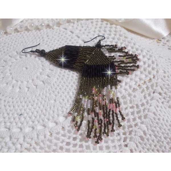 BO Champ&ecirc;tre mont&eacute;es avec des rocailles et tubes torsad&eacute;es en Verre aux couleurs de saison : Olive, Jaune, Vert, Saumon et Blanc &agrave; laquelle s&rsquo;ajoute des perles sur des crochets d&rsquo;oreilles Laiton