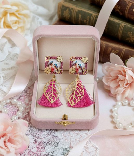 BO Chants d&rsquo;Oiseaux cr&eacute;&eacute;es avec cabochons verres, pompons, cha&icirc;ne strass verre et clips laiton