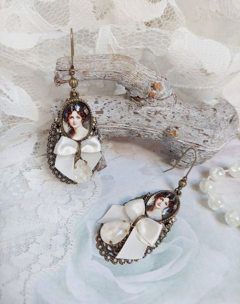 BO Charme Shabby Chic cr&eacute;&eacute;es avec perles Cristal Swarovski, cabochons loupes, strass, crochets laitons