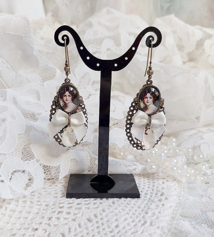 BO Charme Shabby Chic créées avec perles Cristal Swarovski, cabochons loupes, strass, crochets laitons