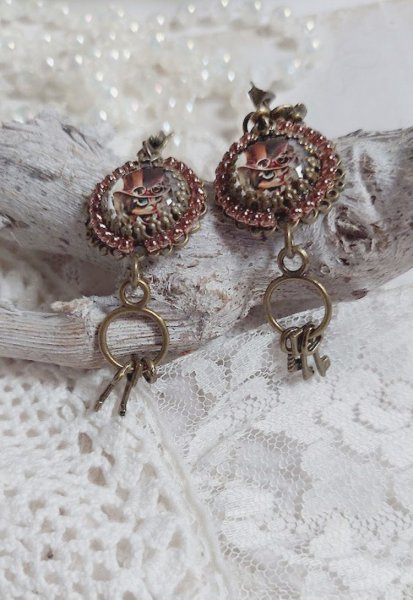 BO Chata Steampunk mont&eacute;es avec breloques cl&eacute;s, strass, cabochons loupes et perles Cristal Swarovski