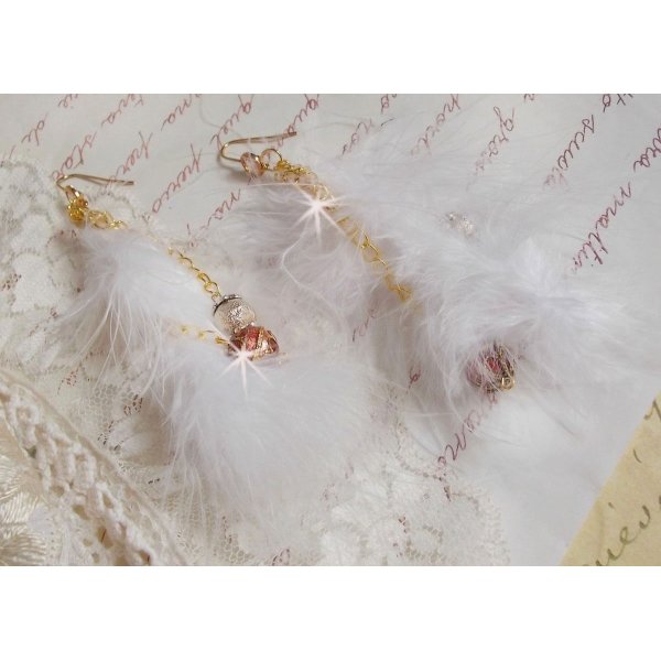 Bl&oslash;dt hvidguld BO skabt med indianske fjer fra Bohemian