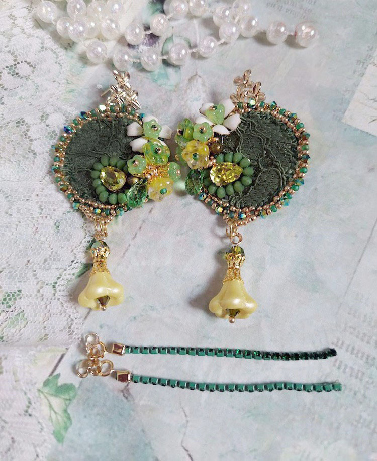 BO Espoir brod&eacute;es avec fleurs et rondes aplaties verres, dentelle, perles Cristal Swarovski