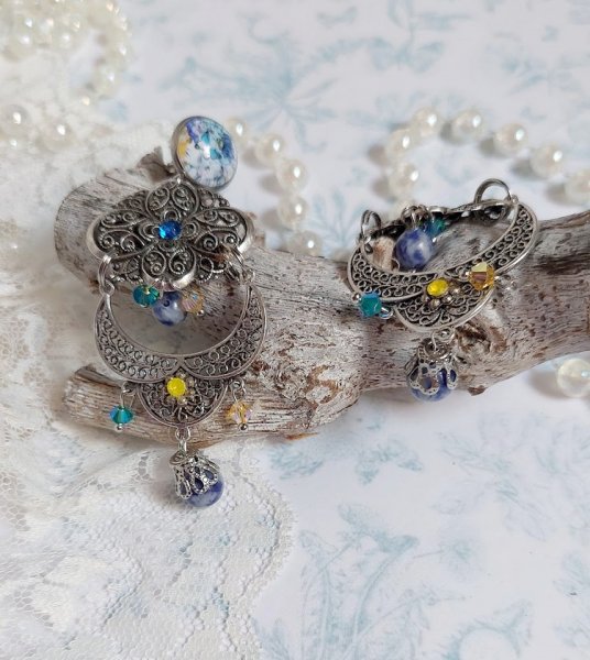 BO Il Etait une Fois cr&eacute;&eacute;es avec m&eacute;daillon m&eacute;tal et laiton, cabochons verres et perles cristal Swarovski 