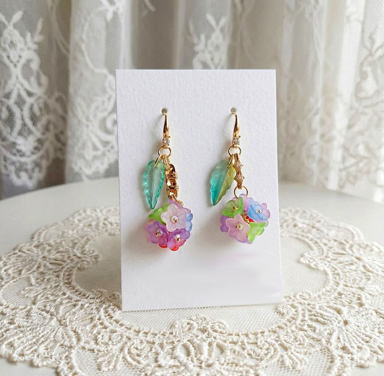 BO Fleurettes cr&eacute;&eacute;es avec fleurs synth&eacute;tiques, perles verres et Cristaux de Swarovski