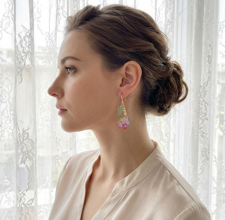 BO Fleurettes cr&eacute;&eacute;es avec fleurs synth&eacute;tiques, perles verres et Cristaux de Swarovski