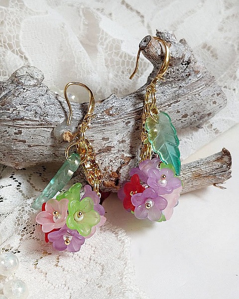 BO Fleurettes cr&eacute;&eacute;es avec fleurs synth&eacute;tiques, perles verres et Cristaux de Swarovski