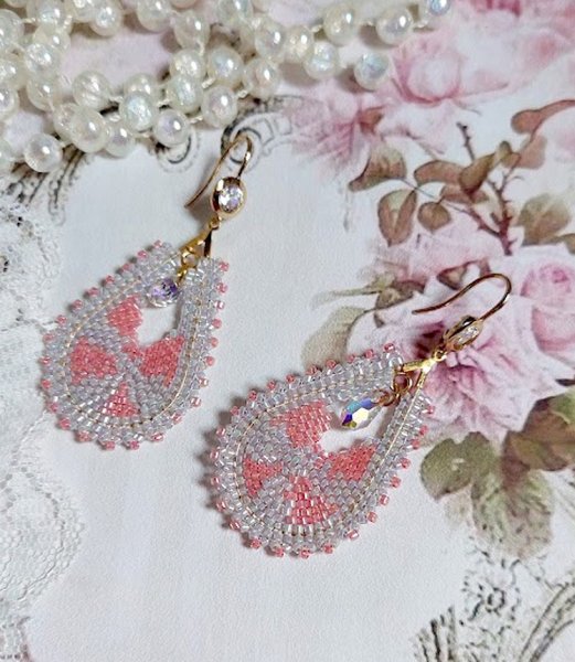 BO Florentine Lavande mont&eacute;es avec rocailles en verre, perles cristal Swarovski et crochets laiton