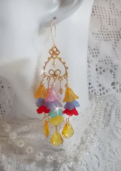 BO Garden Flowers med Swarovski-krystaller og Lucite-blomster i forskellige farver