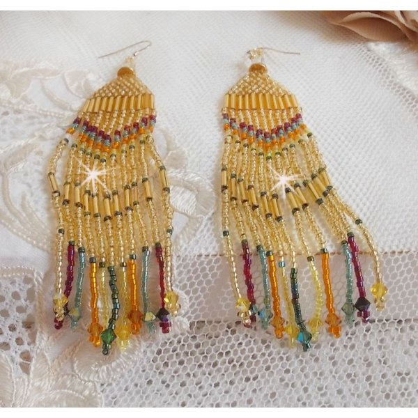 BO Happy Summer skabt med Miyuki Delica fr&oslash;perler, PureCrystal r&oslash;r og krystaller med 14 karat guldfyldte kroge