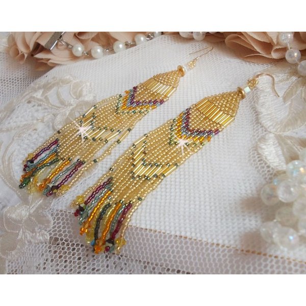 BO Happy Summer skabt med Miyuki Delica fr&oslash;perler, PureCrystal r&oslash;r og krystaller med 14 karat guldfyldte kroge