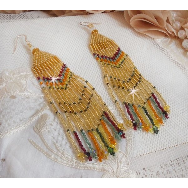 BO Happy Summer skabt med Miyuki Delica fr&oslash;perler, PureCrystal r&oslash;r og krystaller med 14 karat guldfyldte kroge