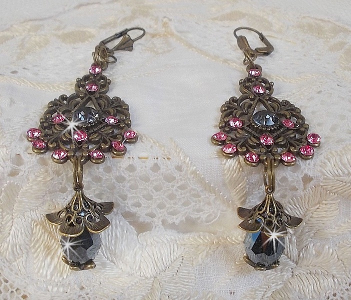 BO Irresistible Love Collection med Swarovski-krystaller monteret p&aring; bronze filigran lysestager