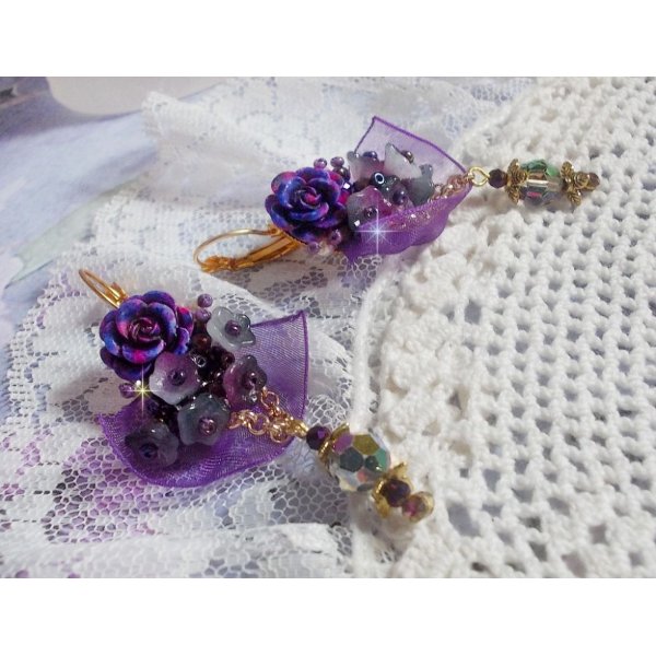 BO Lady Romantique broderet med klokkeblomster, rose cabochons, PureCrystal krystaller, forgyldt k&aelig;de og organzab&aring;nd