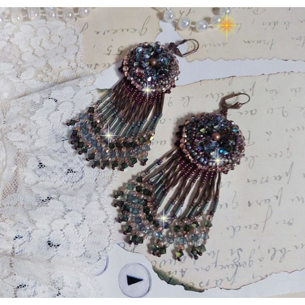 BO Long Brown Picasso broderet med Swarovski-krystaller, glasfacetter, hornspiraler, twist og rocailles