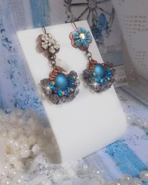 BO Lou Petrol cr&eacute;&eacute;es avec cristaux de Swarovski, perles en verre et fleurs &eacute;poxy 